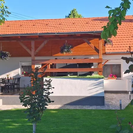 Alpakavendeghaz 公寓 Balatoncsicso